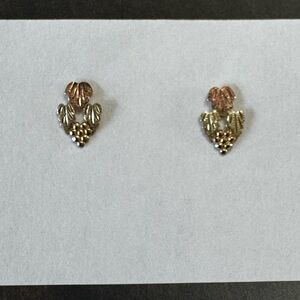 Black Hills Gold 10K Tri Color Gold Stud Leaf Leaves Grape Cluster Earrings Vtg